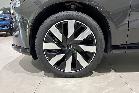 Volvo EX90 17 of 29