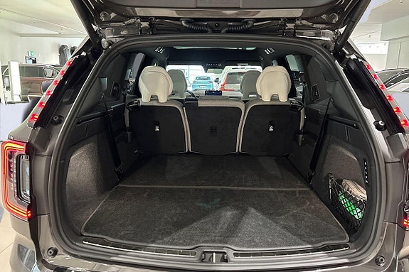 Volvo EX90 12 of 29