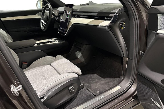 Volvo EX90 7 of 29
