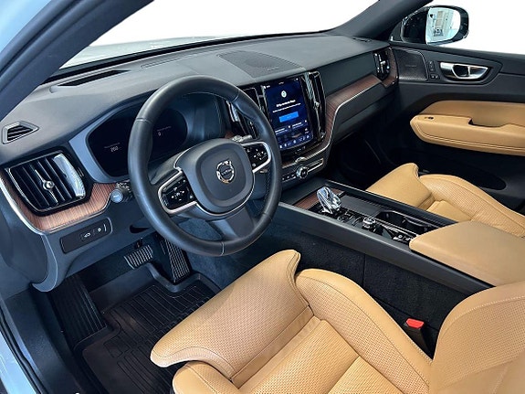 Volvo XC60 8 of 29