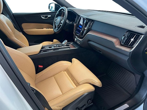 Volvo XC60 12 of 29