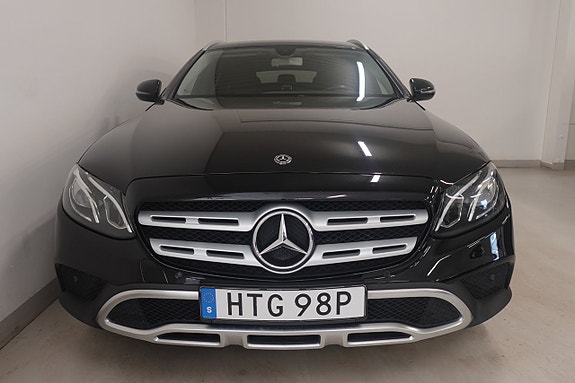Mercedes-Benz E220 d 2 of 5