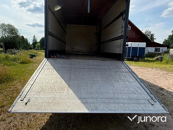 Lastbil - Iveco 80E18 med högt skåp 9 of 30