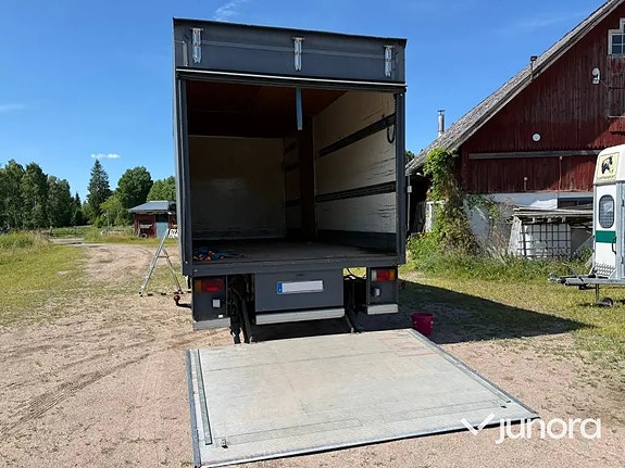 Lastbil - Iveco 80E18 med högt skåp 8 of 30