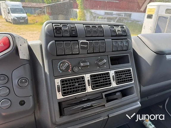 Lastbil - Iveco 80E18 med högt skåp 13 of 30