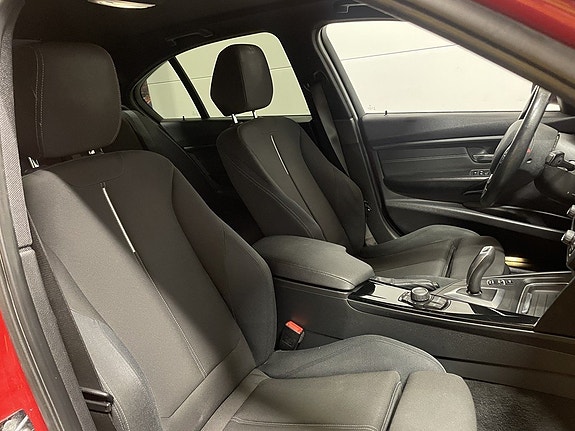 BMW 320d 27 of 30
