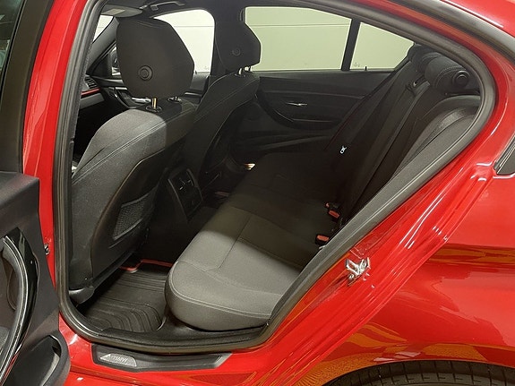 BMW 320d 15 of 30