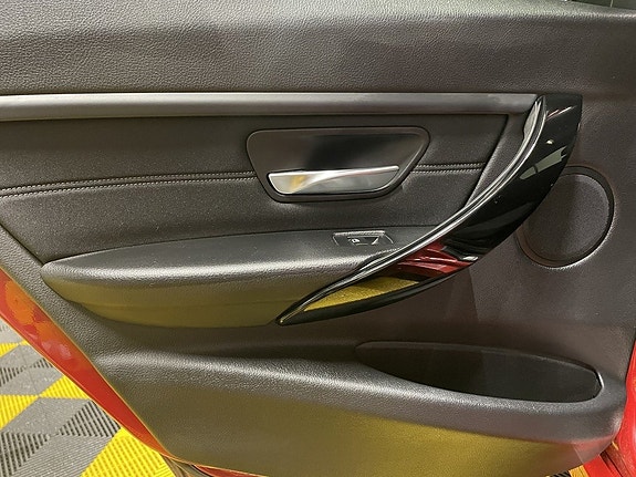 BMW 320d 18 of 30