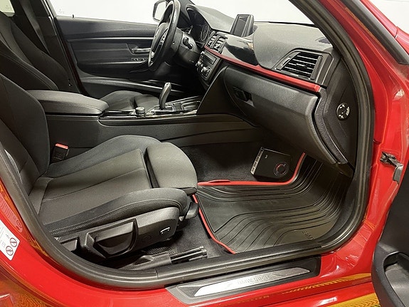 BMW 320d 26 of 30