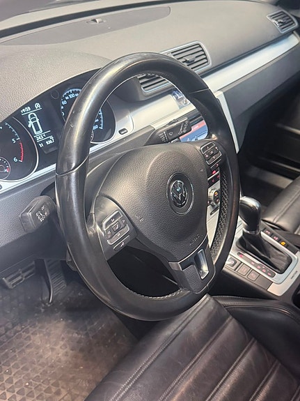 Volkswagen Passat Alltrack 17 of 23