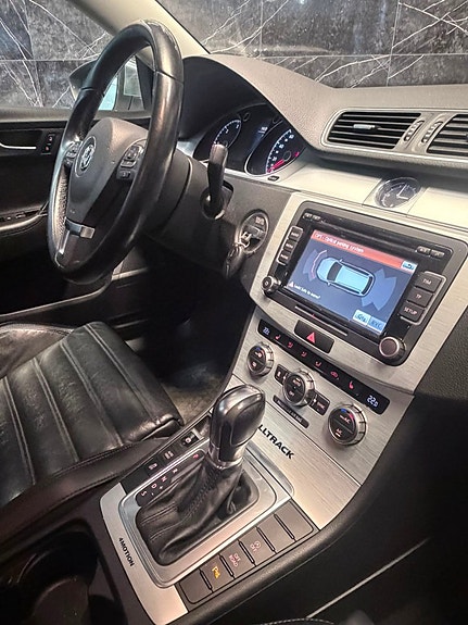 Volkswagen Passat Alltrack 18 of 23