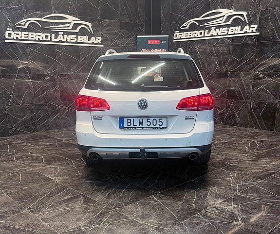 Volkswagen Passat Alltrack 2 of 23