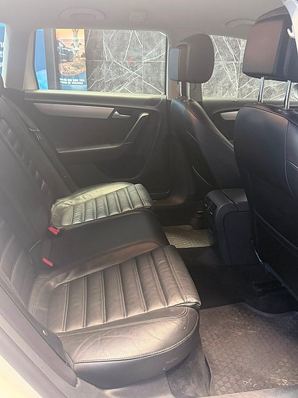 Volkswagen Passat Alltrack 14 of 23