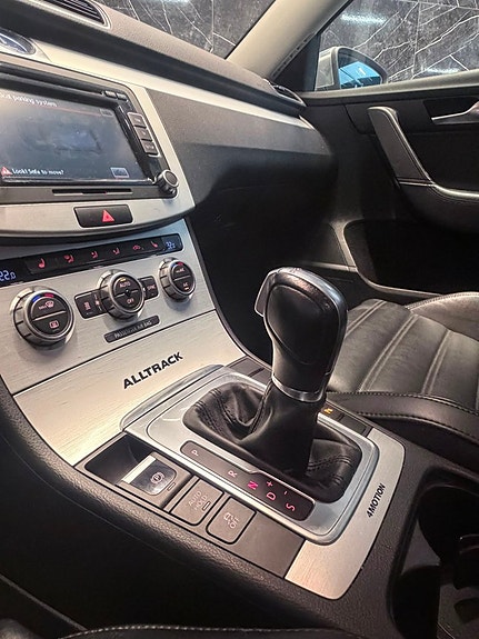 Volkswagen Passat Alltrack 19 of 23