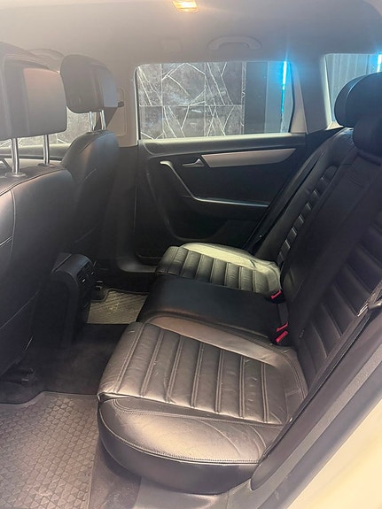 Volkswagen Passat Alltrack 16 of 23