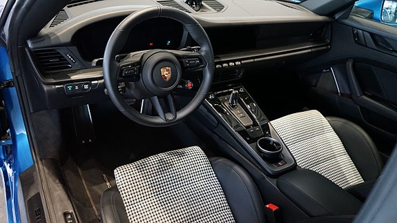 Porsche 911 Targa 4 GTS 4 of 5