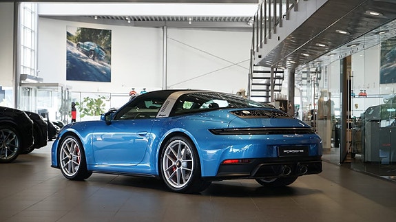 Porsche 911 Targa 4 GTS 2 of 5