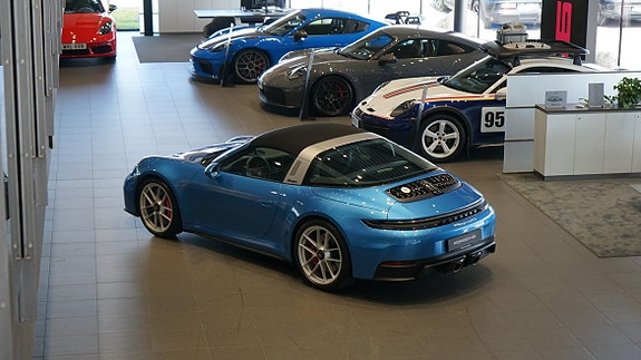 Porsche 911 Targa 4 GTS 3 of 5