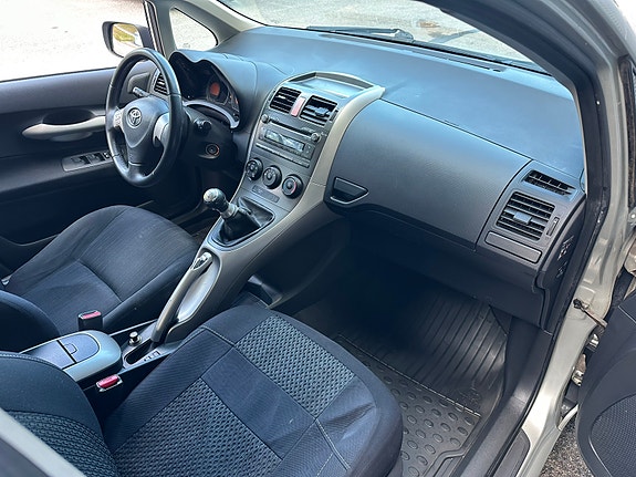 Toyota Auris 5 of 5