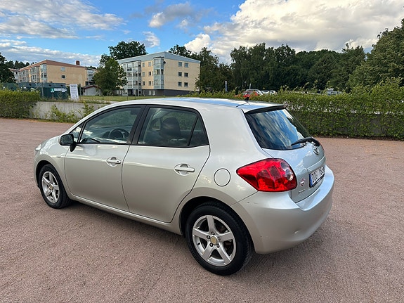 Toyota Auris 3 of 5