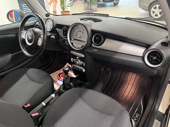 MINI Cooper 11 of 15
