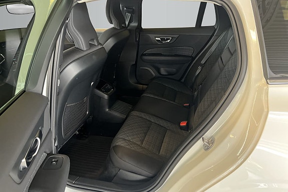 Volvo V60 11 of 14