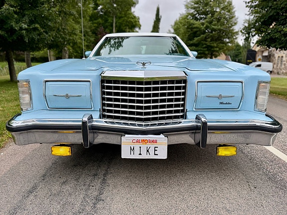 Ford Thunderbird 3 of 5