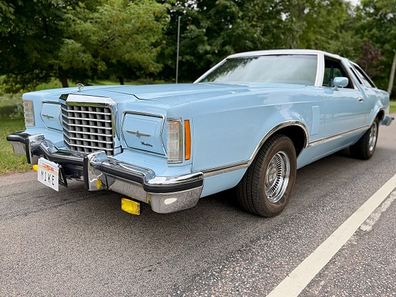 Ford Thunderbird 2 of 5