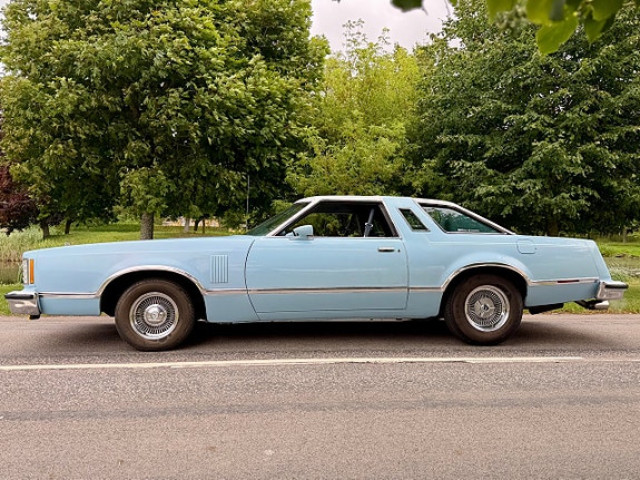 Ford Thunderbird 5 of 5