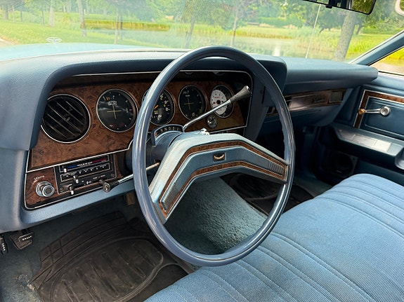 Ford Thunderbird 16 of 25