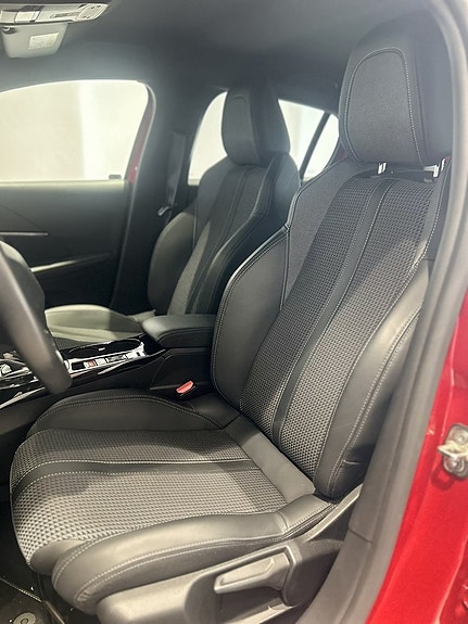 Peugeot 208 11 of 19