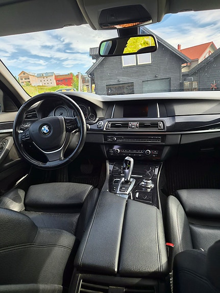 BMW 520d 2 of 5