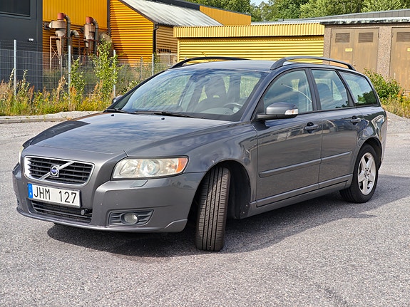 Volvo V50 3 of 5