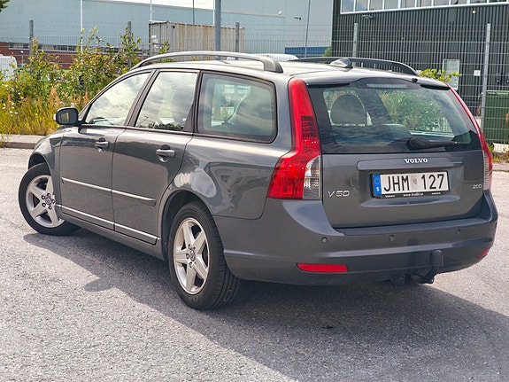 Volvo V50 4 of 5