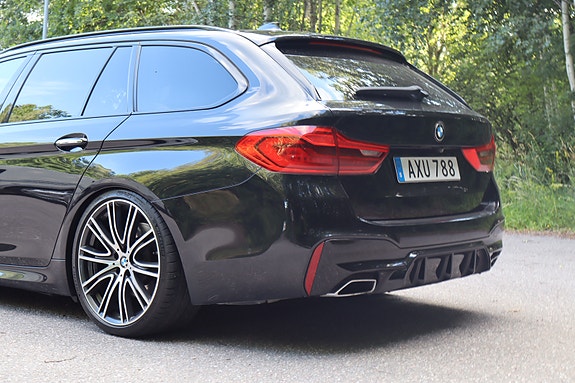 BMW 540i 4 of 5