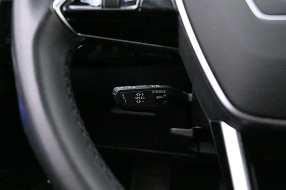 Audi e-tron 8 of 27