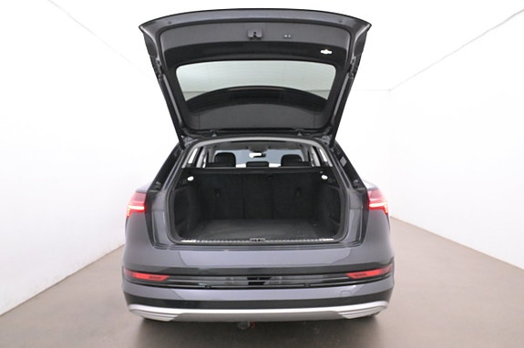 Audi e-tron 22 of 27