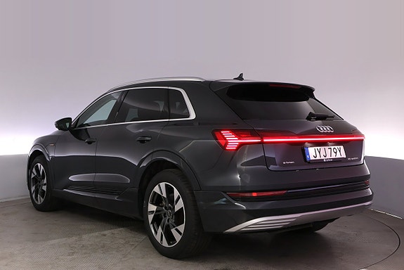 Audi e-tron 4 of 5