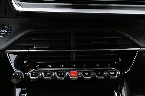 Peugeot e-2008 18 of 27