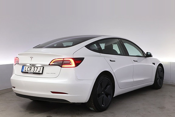 Tesla Model 3 5 of 5