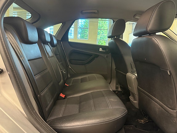 Ford Focus 13 of 15