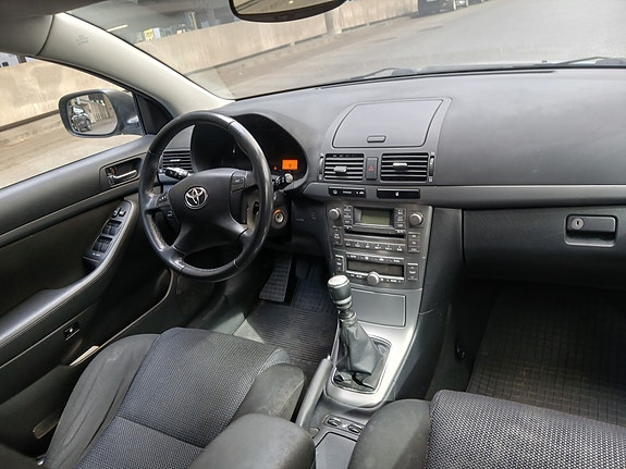Toyota Avensis 5 of 5