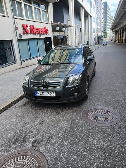 Toyota Avensis 2 of 5