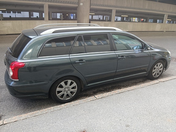 Toyota Avensis 4 of 5