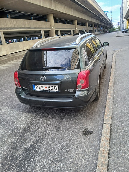 Toyota Avensis 3 of 5