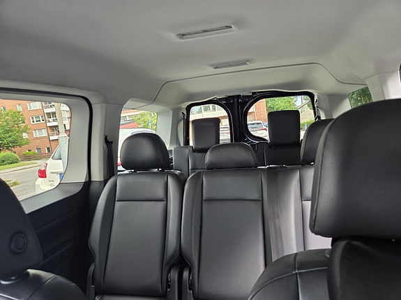 Volkswagen Caddy Maxi 2 of 6