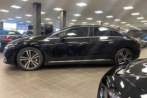 Mercedes-Benz EQE350 4 of 5
