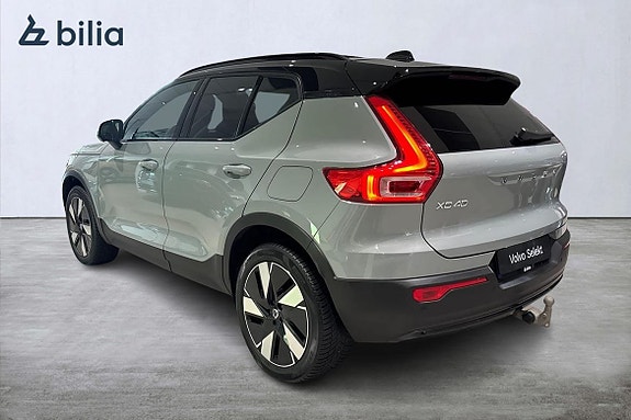 Volvo XC40 2 of 5