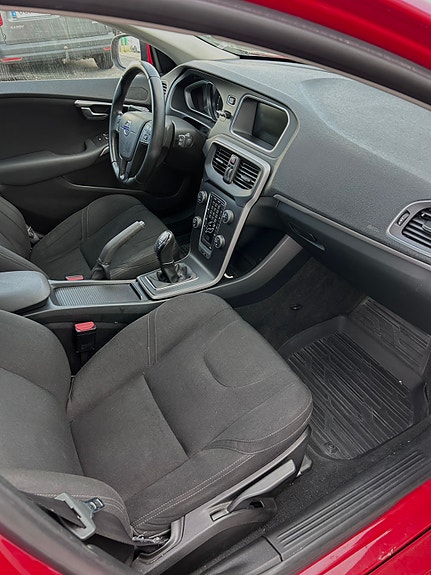 Volvo V40 4 of 6