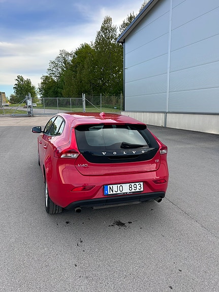 Volvo V40 3 of 6